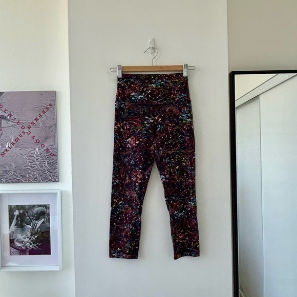 Lululemon Align Crop *21"
Foliage Overlay Multi - Picture 7 of 8